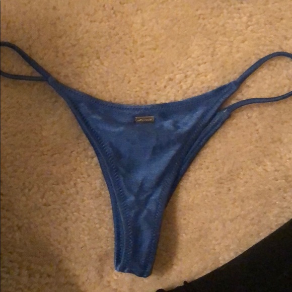 Volcom Bikini - Picture 3 of 4